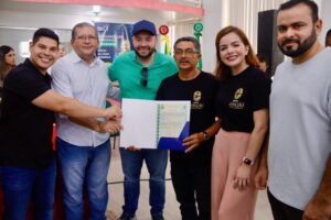 Em Codajás, Governo do AM entrega título definitivo para Cooperativa Agropecuária