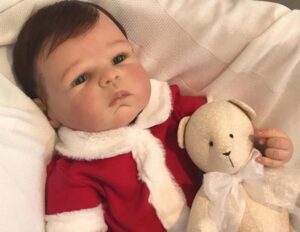 Homem agride bebê de 4 meses achando que era ‘bebê reborn’