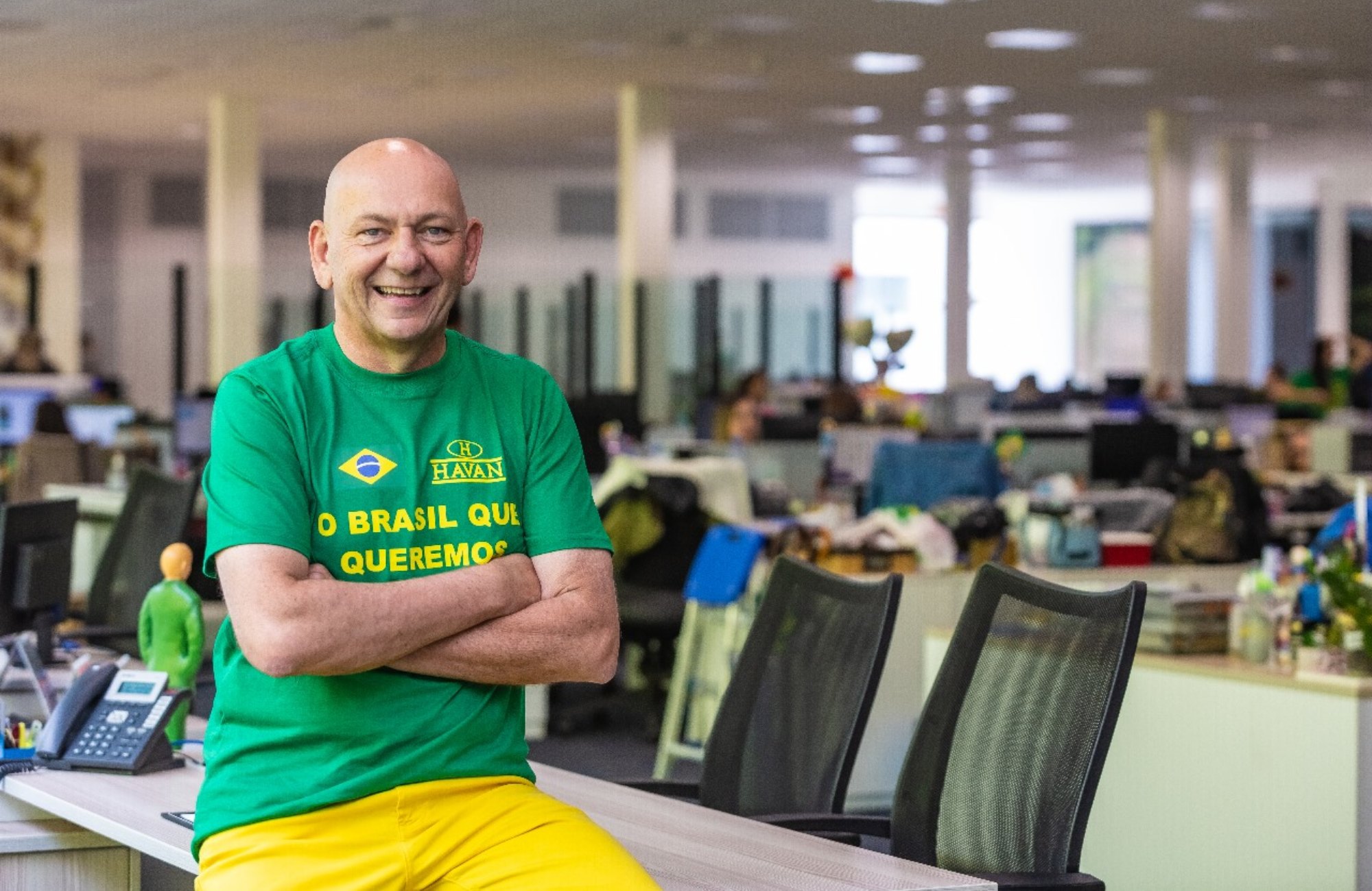 TSE torna Luciano Hang inelegível